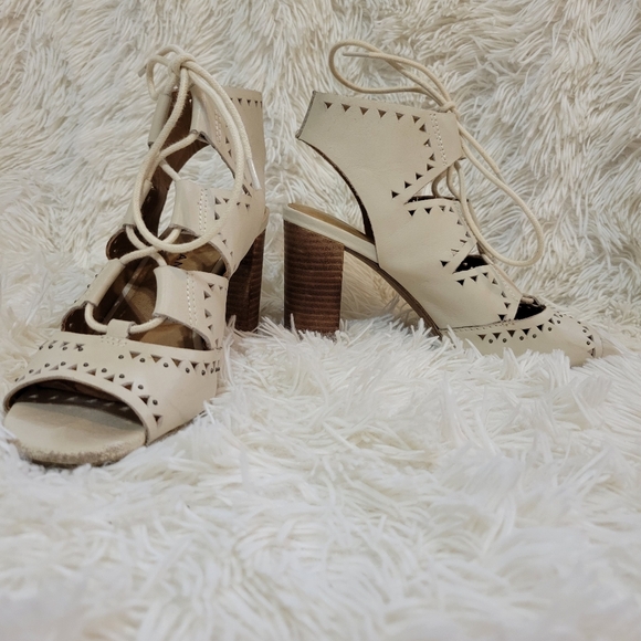 Lucky Brand Women's Tafia Wedge lace up perforated Sandal size 6.5M - Picture 5 of 6